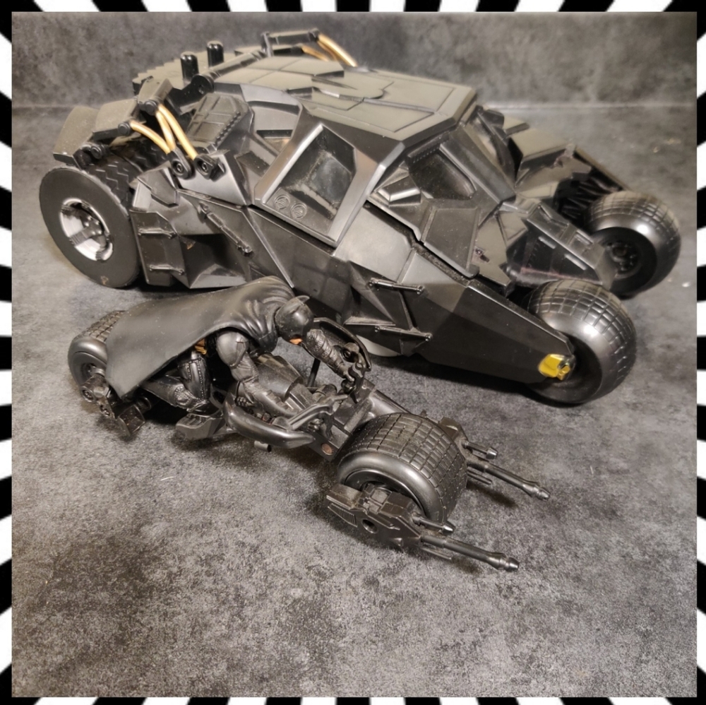 The Dark Knight Stealth Launch Batmobile With Ejecting Bat Pod (2008)